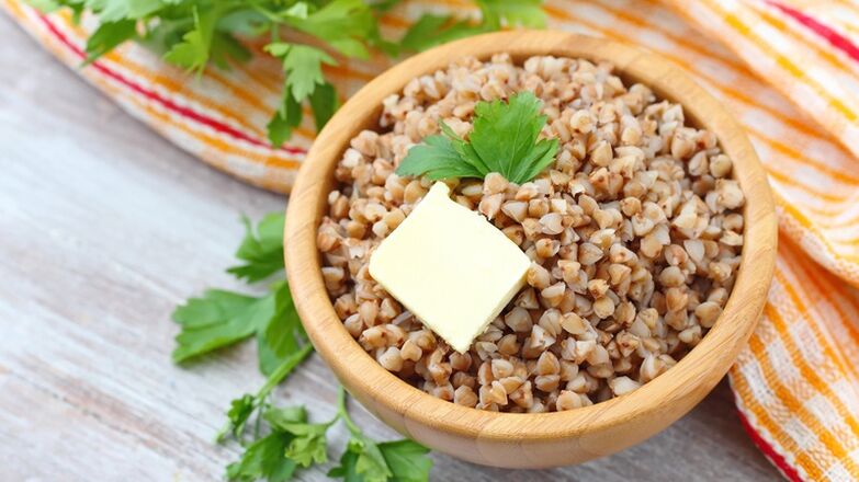 Mingau de trigo sarraceno com manteiga